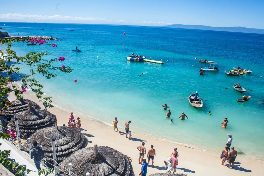 Quelle mer baigne Haïti ?