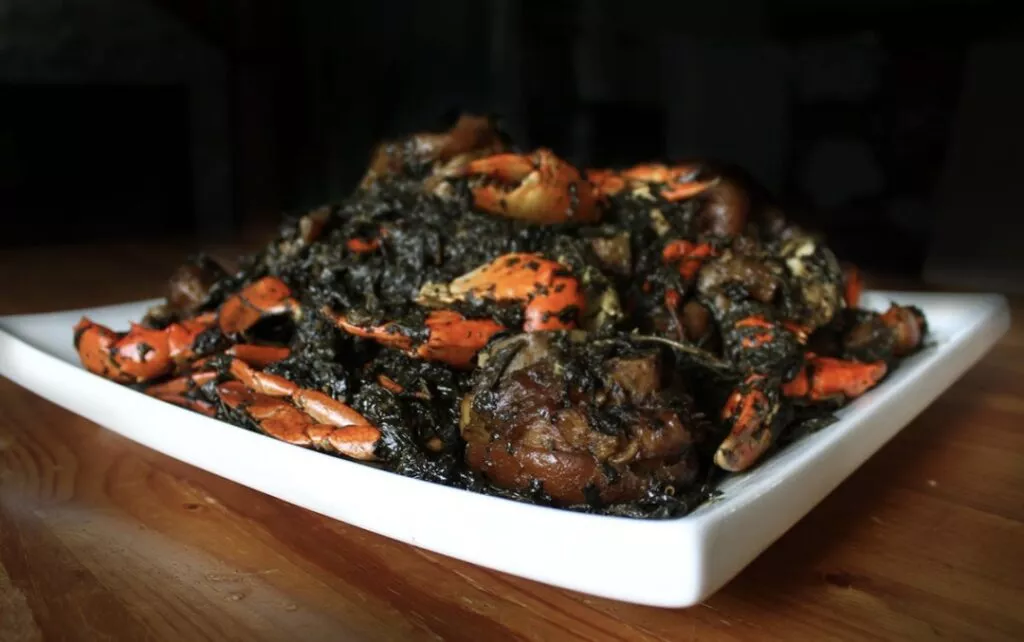 Recette du lalo haïtien : un plat traditionnel savoureux à base de feuilles de lalo, porc et crabe Recette du lalo haïtien : un plat traditionnel savoureux à base de feuilles de lalo, porc et crabe